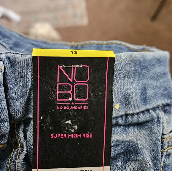 NO BOUNDARIES Women's Blue Jeans SIZE 13 NWT Super High Rise - Picture 3 of 5